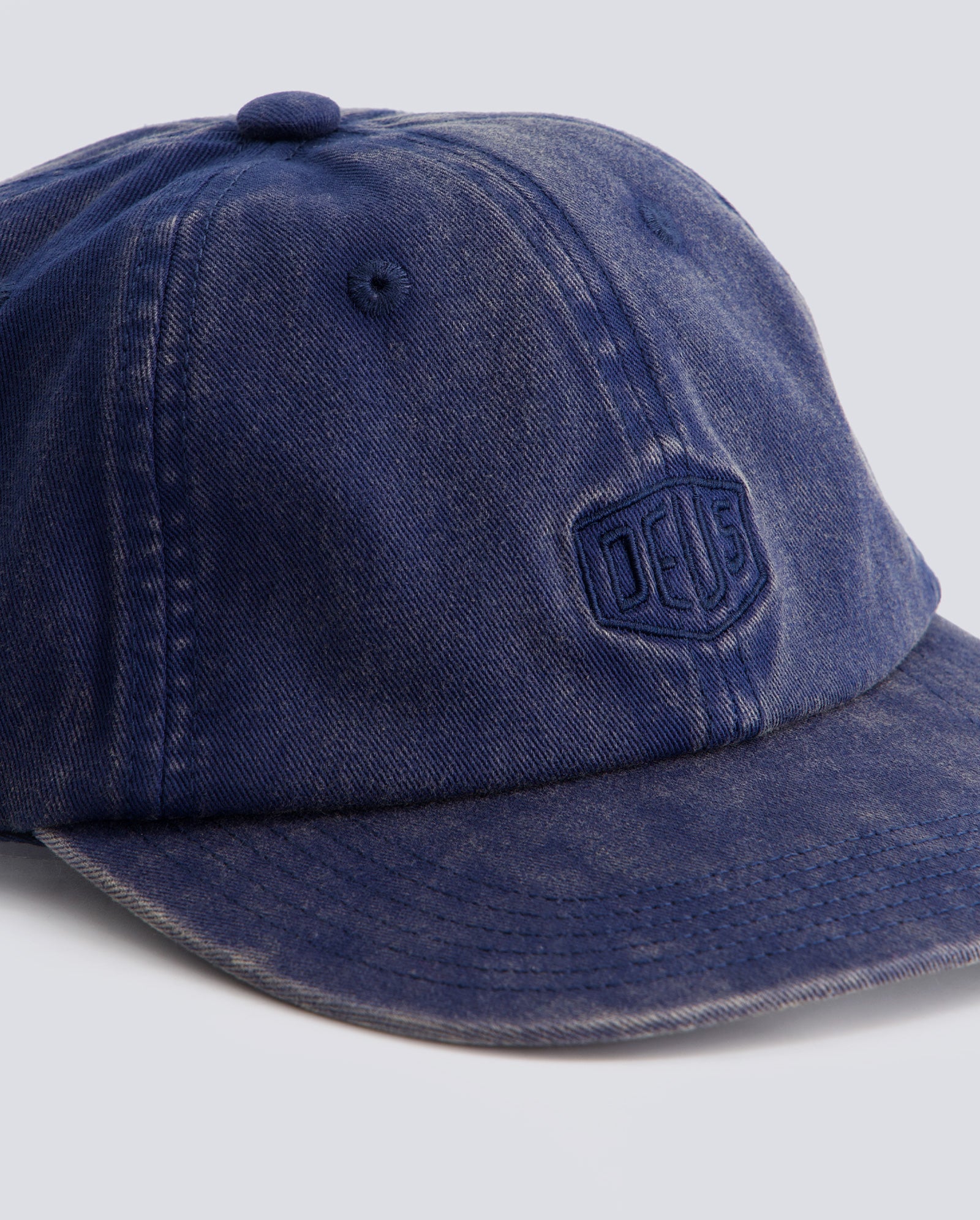 Gorra Deus Shield Garment Dyed Dad Azul Unisex