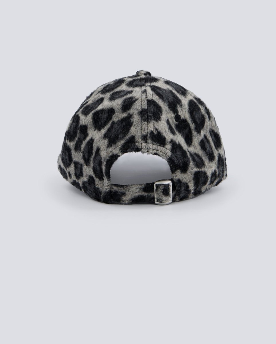 Gorra New Era Leopardo 9Forty Gris Mujer