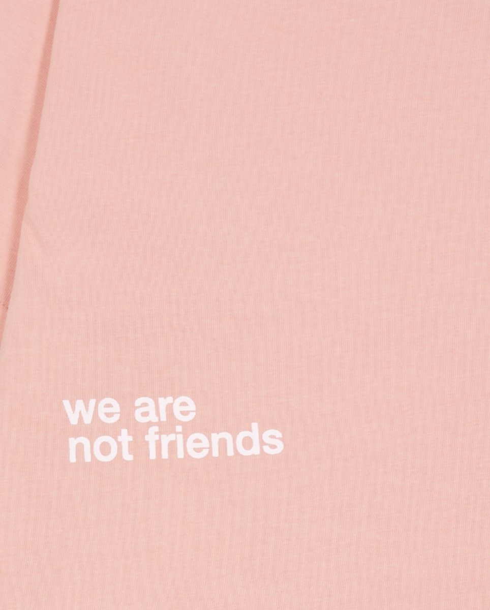 Camiseta We Are Not Friends Timeless Boxy Rosa Unisex