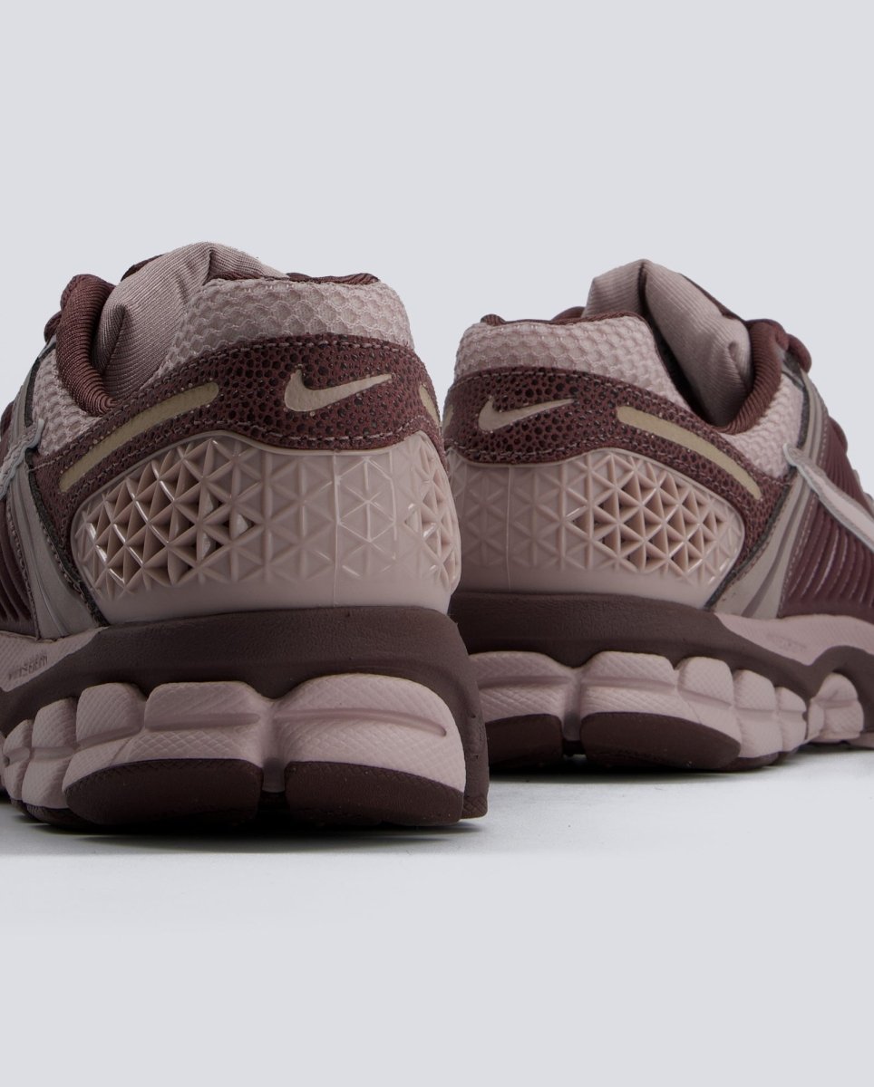 Nike Zoom Vomero 5 Burdeos Mujer