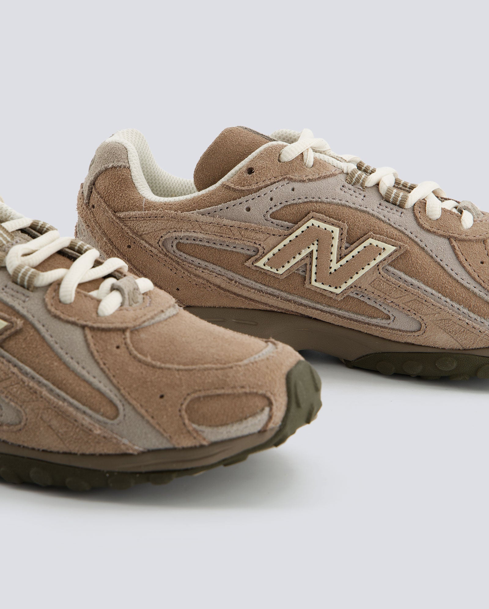 New Balance 204L Beige y Marrón Mujer