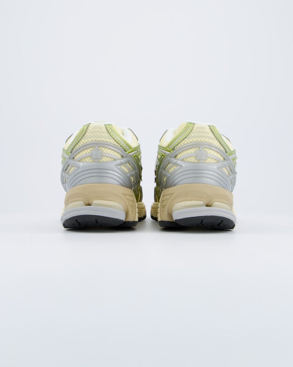 New Balance Yellow Parchment Mujer