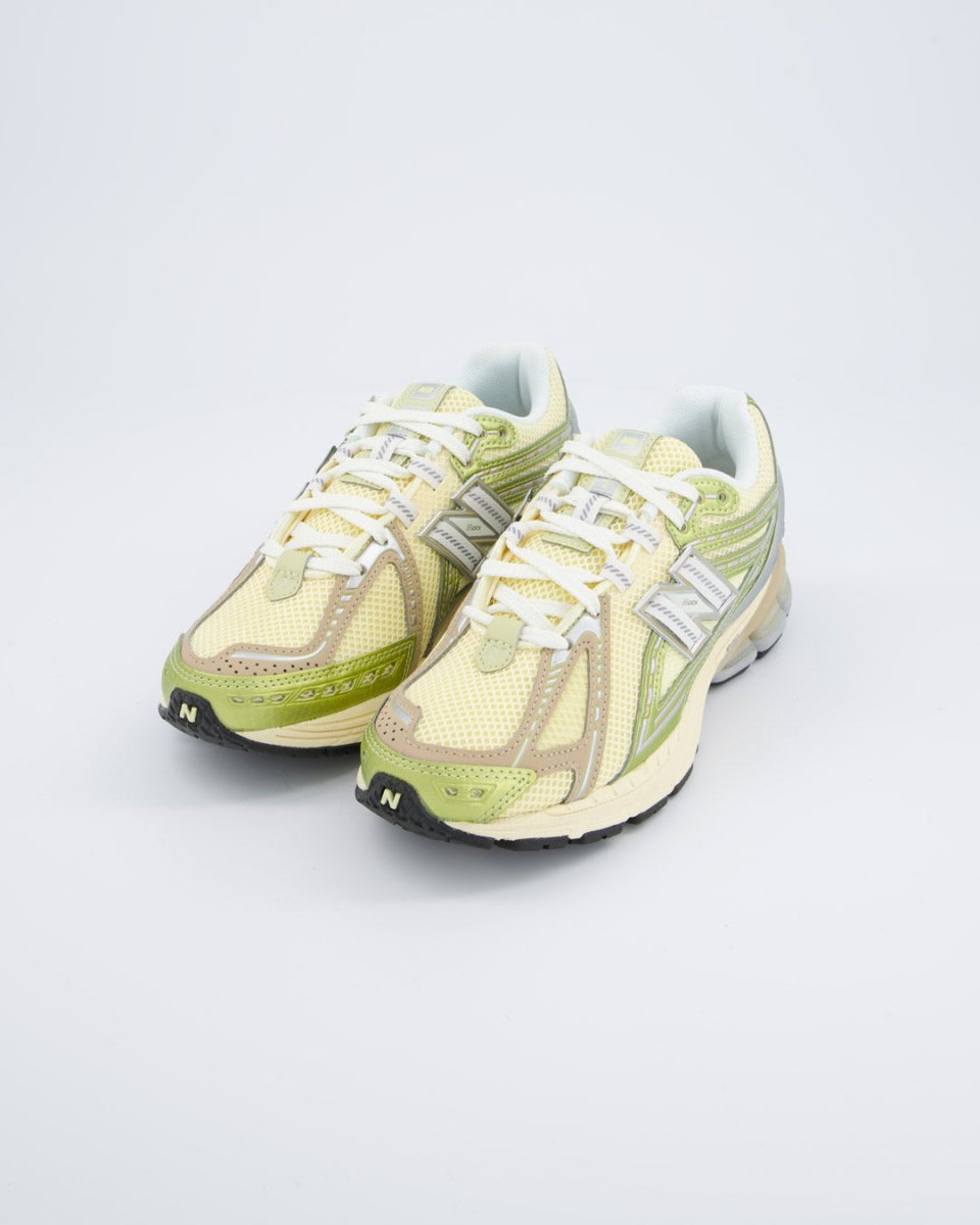 New Balance Yellow Parchment Mujer