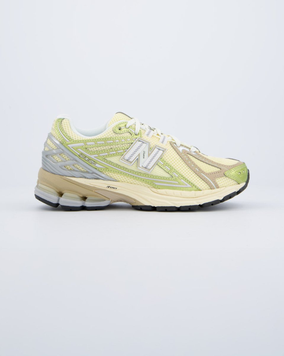 New Balance Yellow Parchment Mujer