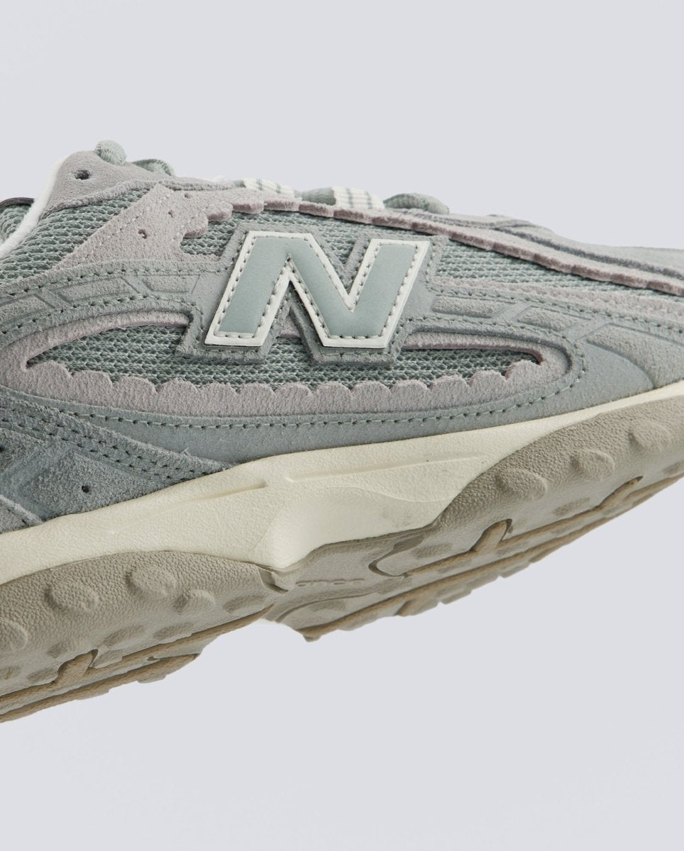New Balance 204L Gris Mujer