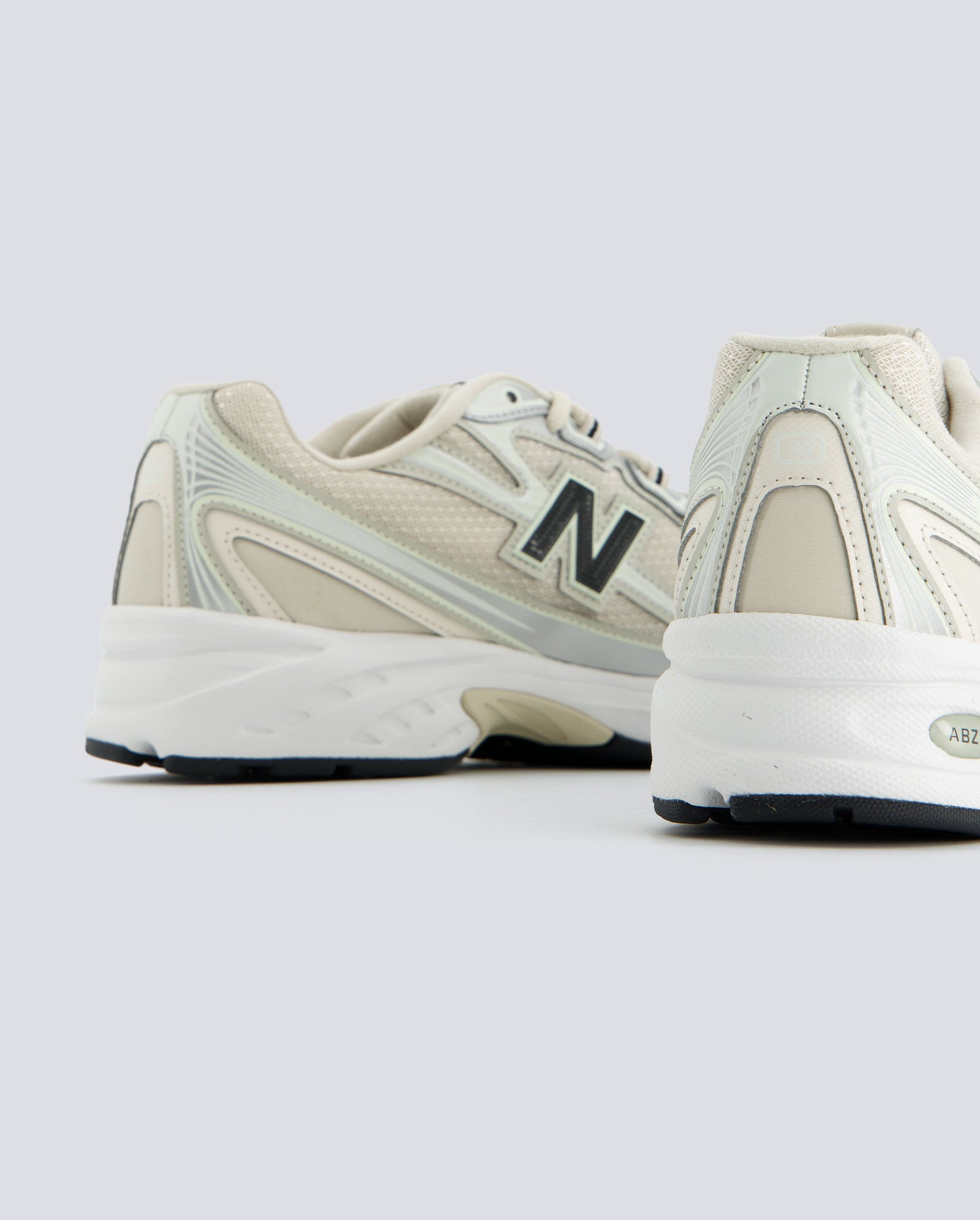 New Balance 740 Timberwolf Beige Y Plateado Hombre