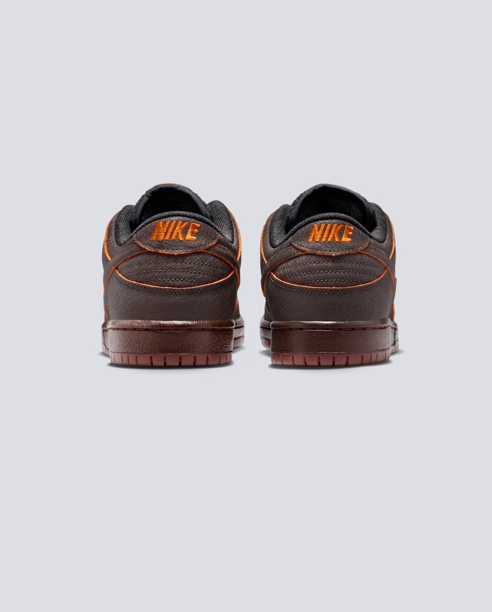 Nike Dunk SB Low Krampus Marrón Hombre