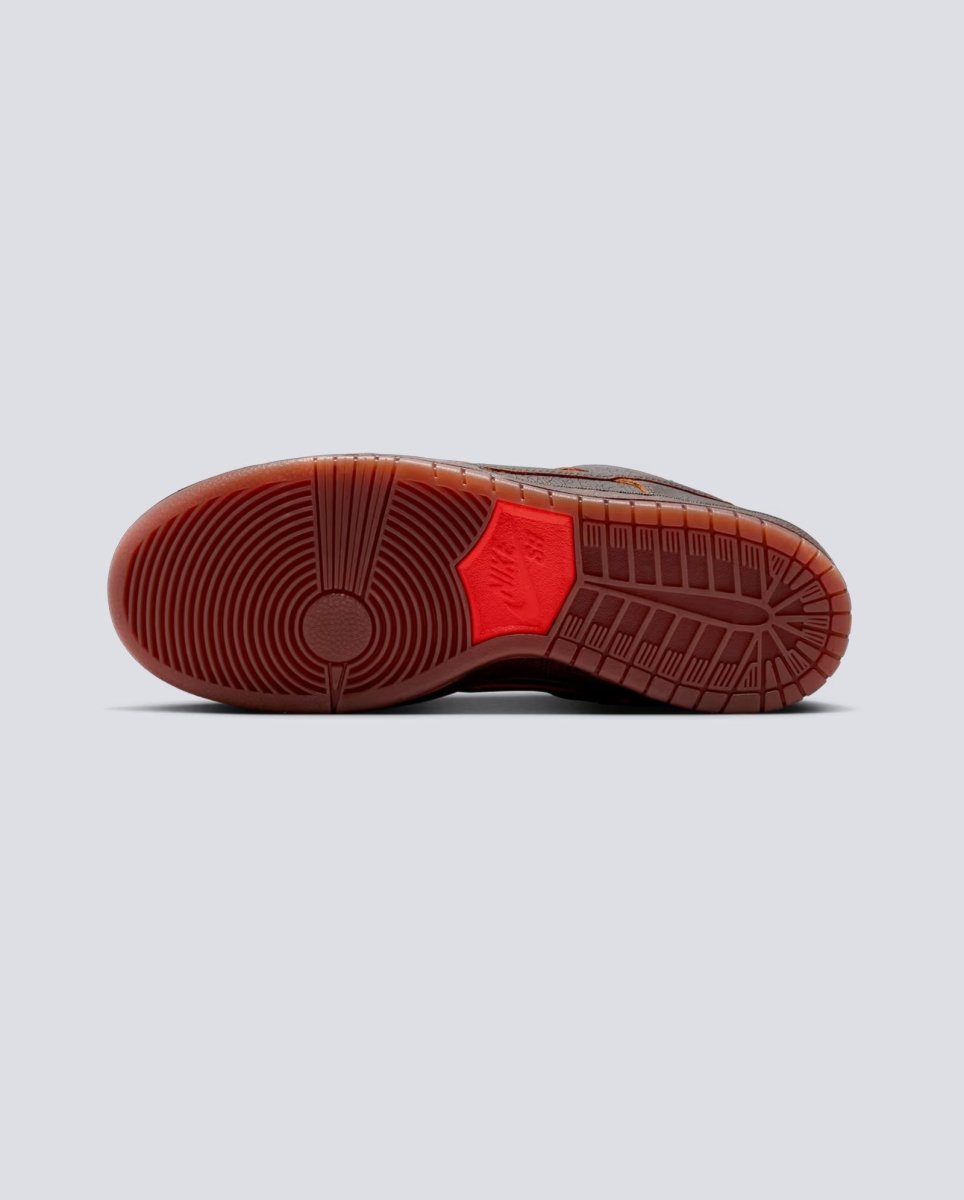 Nike Dunk SB Low Krampus Marrón Hombre