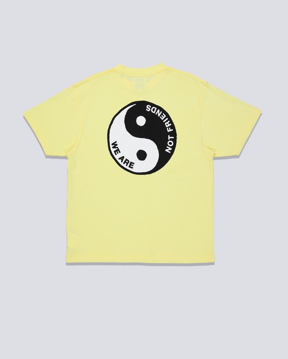Camiseta We Are Not Friends YingYang Twins Amarillo Unisex