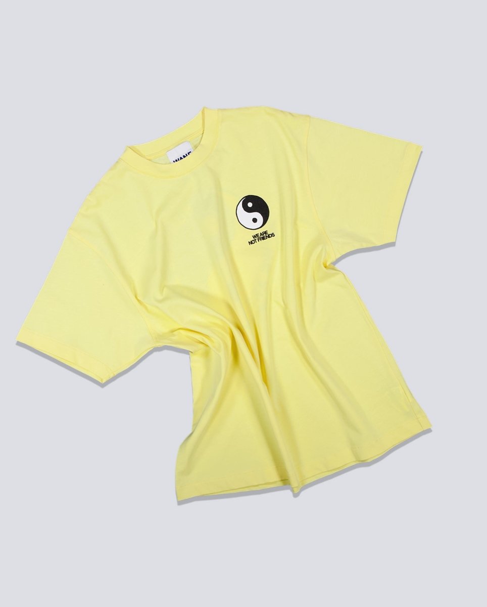 Camiseta We Are Not Friends YingYang Twins Amarillo Unisex