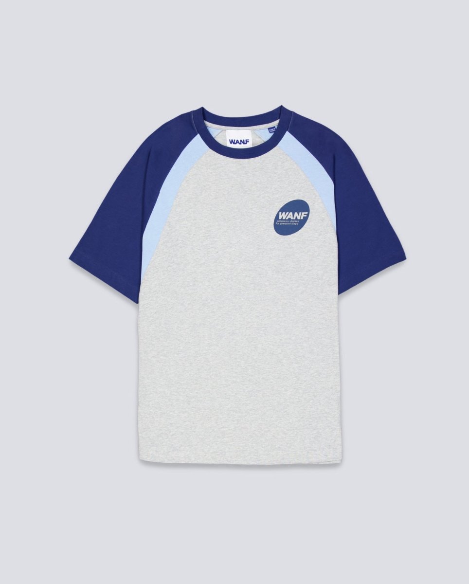 Camiseta We Are Not Friends Sport Club Gris Y Azul Unisex WANFSS25-13