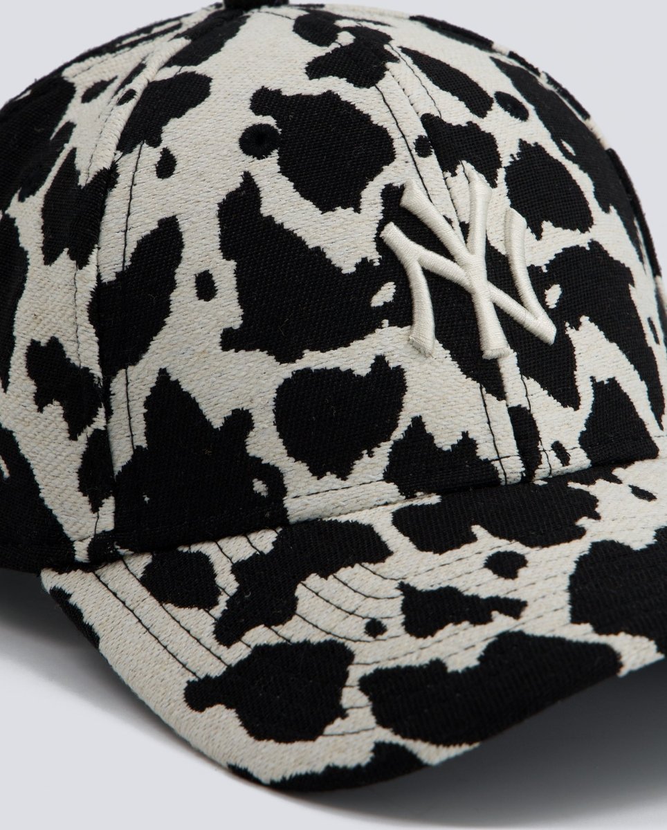 Gorra New Era 9Forty Cow Print Blanca y Negra Mujer 60771872