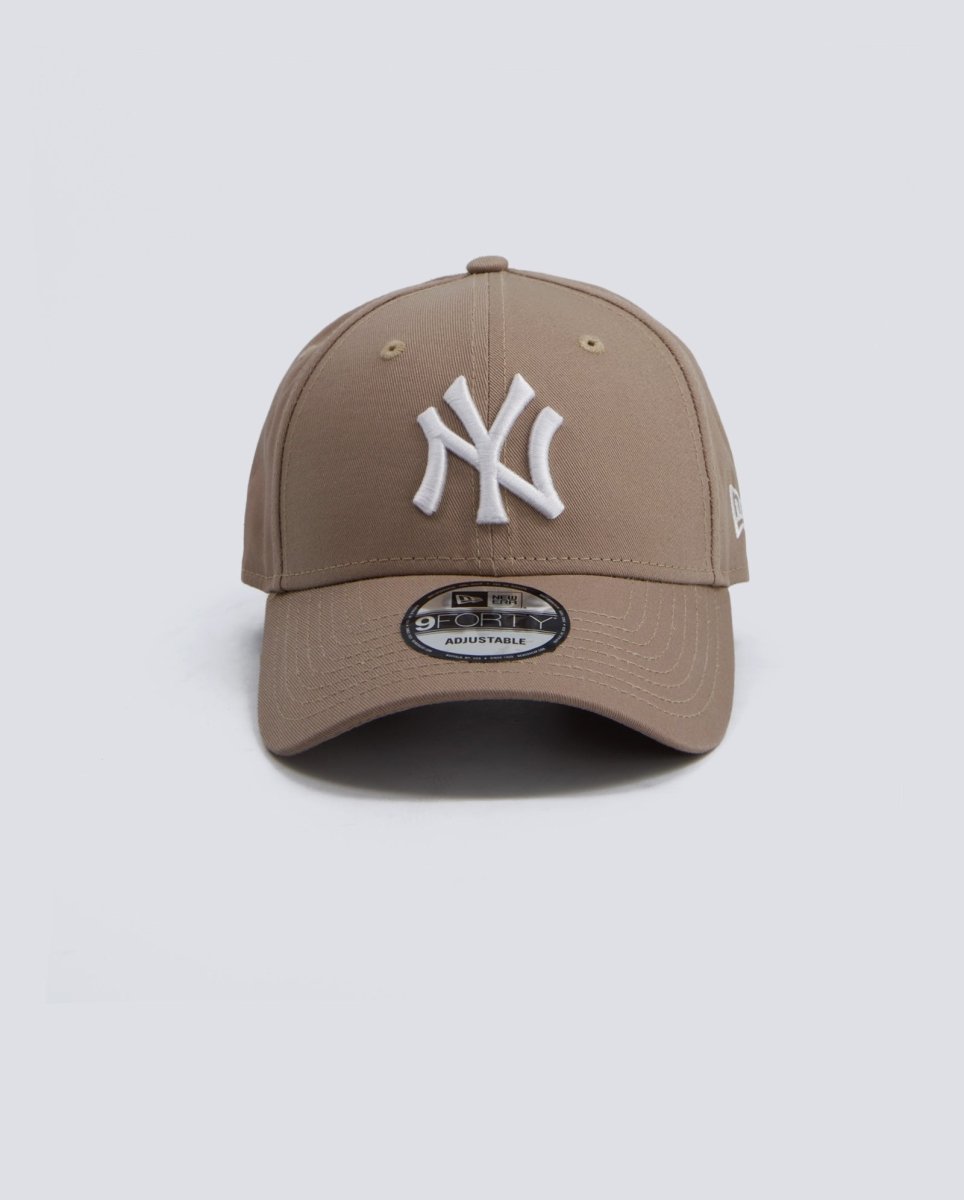 Gorra New Era League Essential 9FORTY Marrón Unisex 60471457