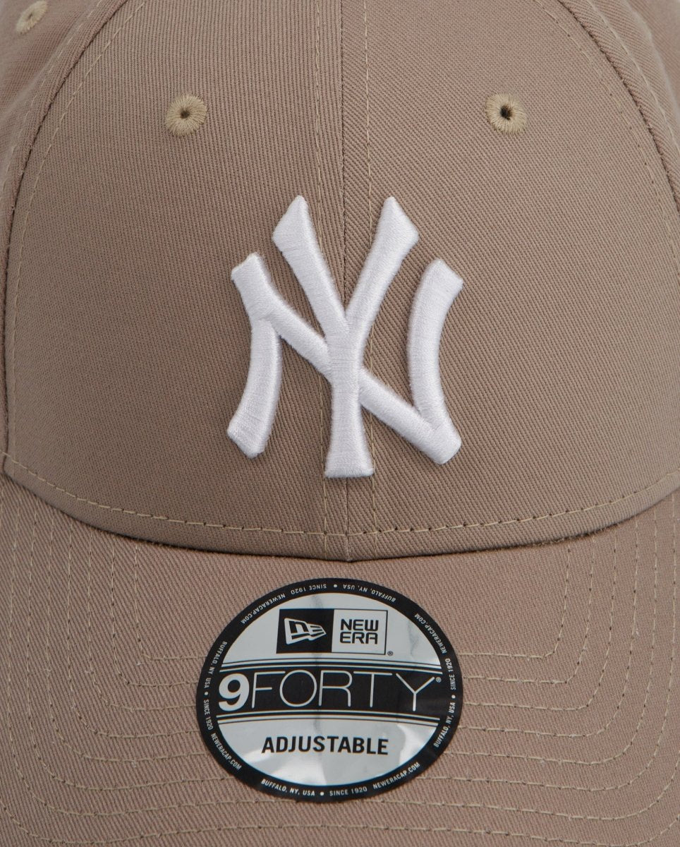 Gorra New Era League Essential 9FORTY Marrón Unisex 60471457