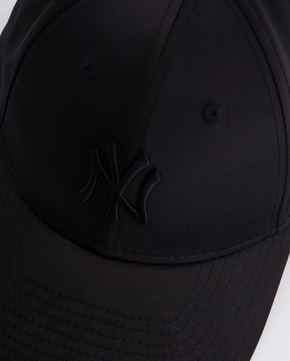 Gorra New Era Satin 9FORTY Negro Mujer 60595368