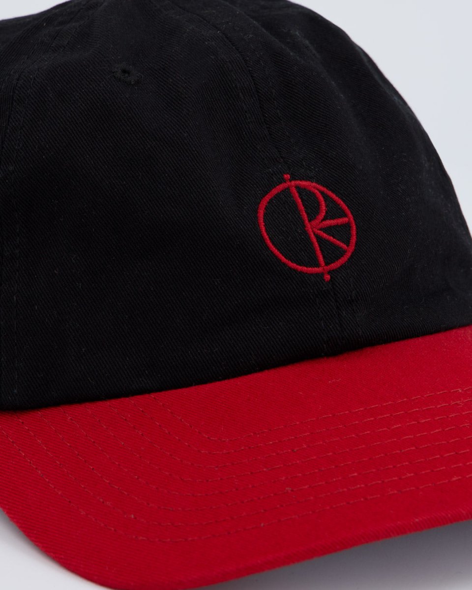Gorra Polar Skate Co Sai Cap Stroke Negro Y Rojo Unisex POLARSS25-40