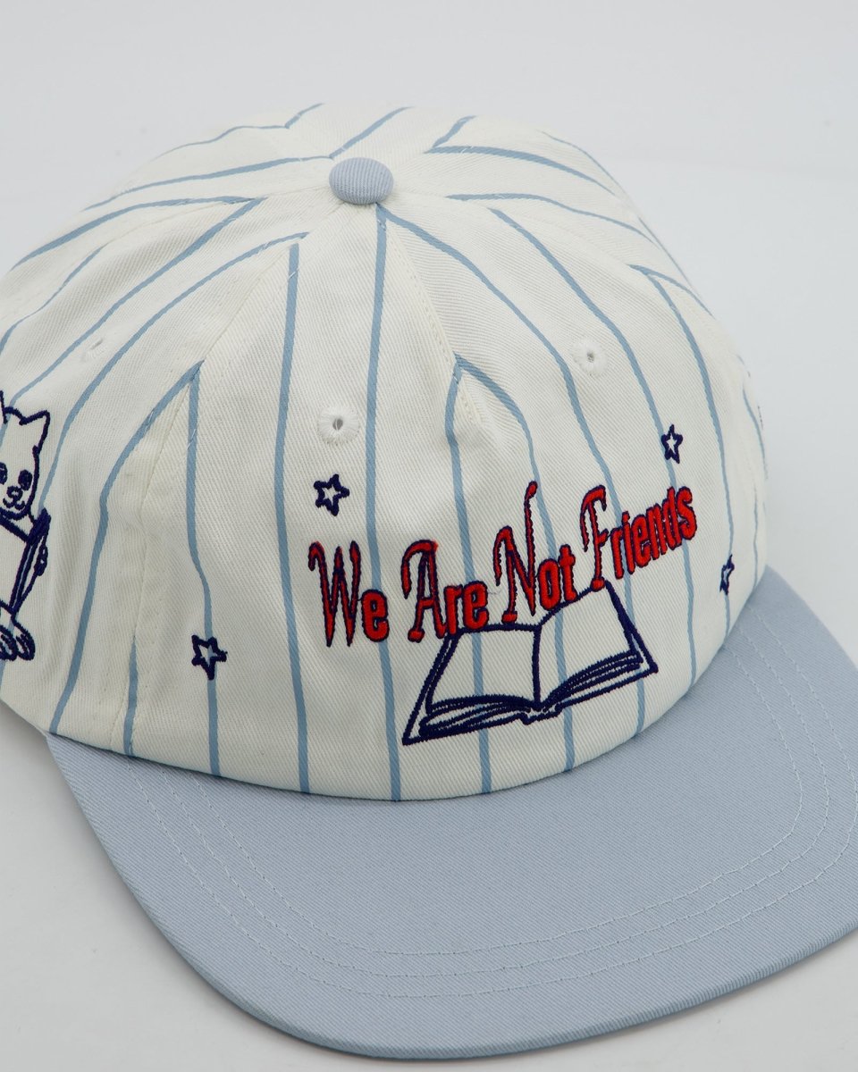 Gorra We Are Not Friends Reading Club Blanco Unisex WANF FW26 26-09
