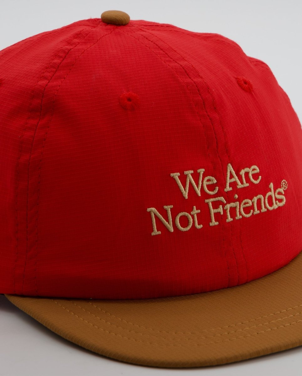 Gorra We Are Not Friends Typo Rojo Unisex WANF FW26 26-02