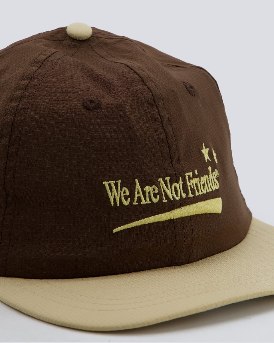 Gorra We Are Not Friends Universal Wanf Marrón Unisex WANF FW26 26-04