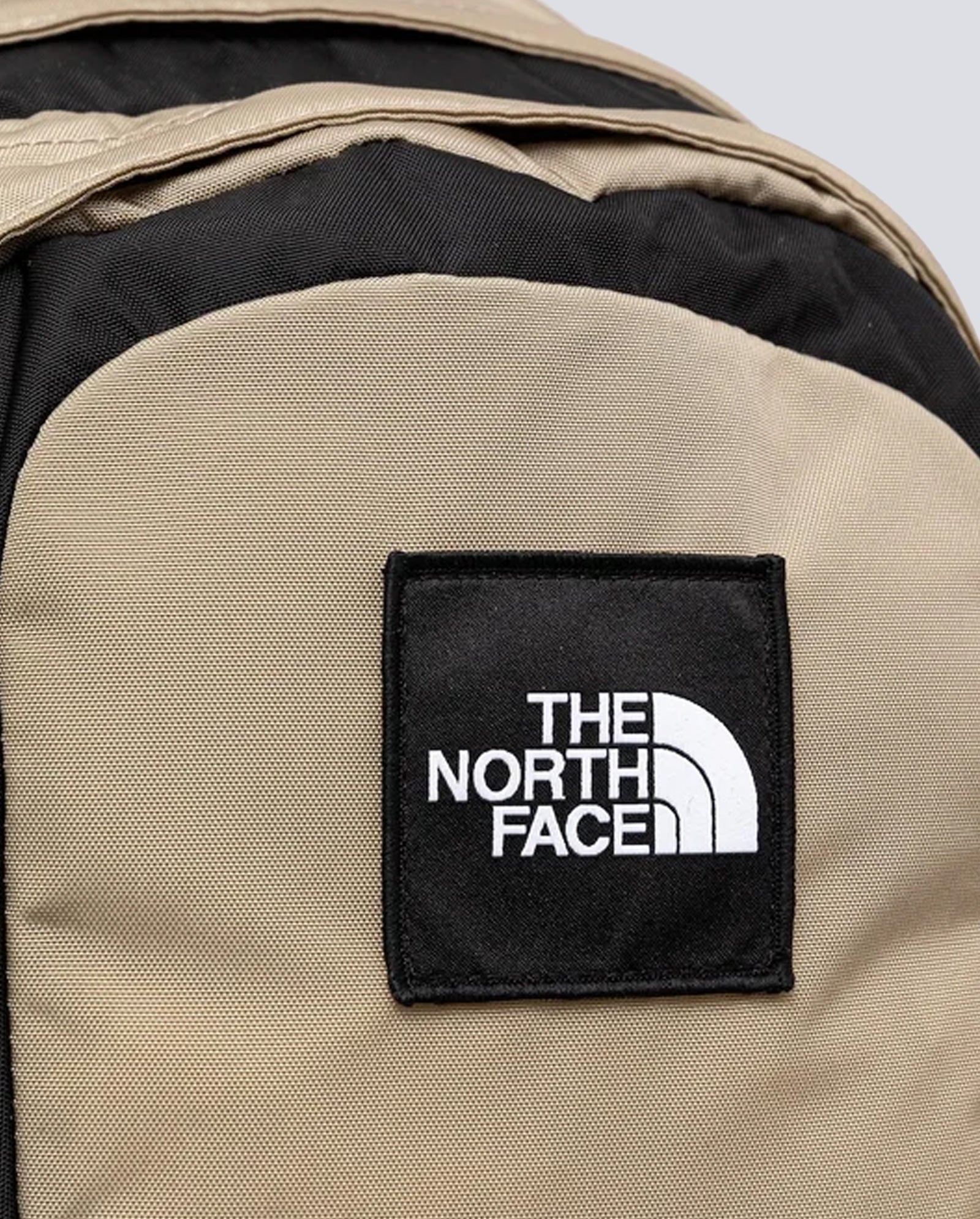 Mochila The North Face Hot Shot Edición Especial Beige Unisex NF0A3KYJFZI1