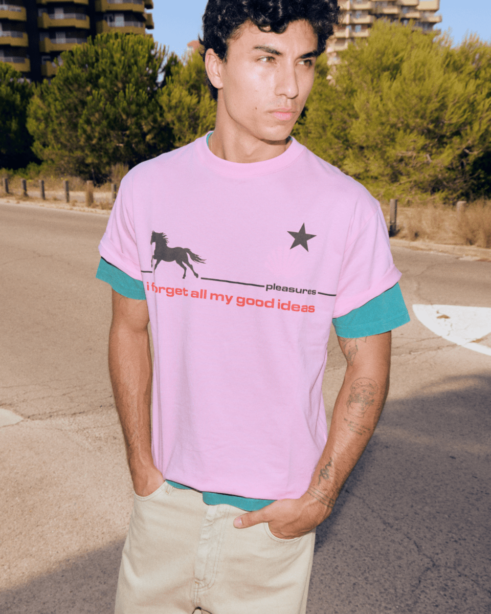 Camiseta Pleasures Forget Rosa Unisex