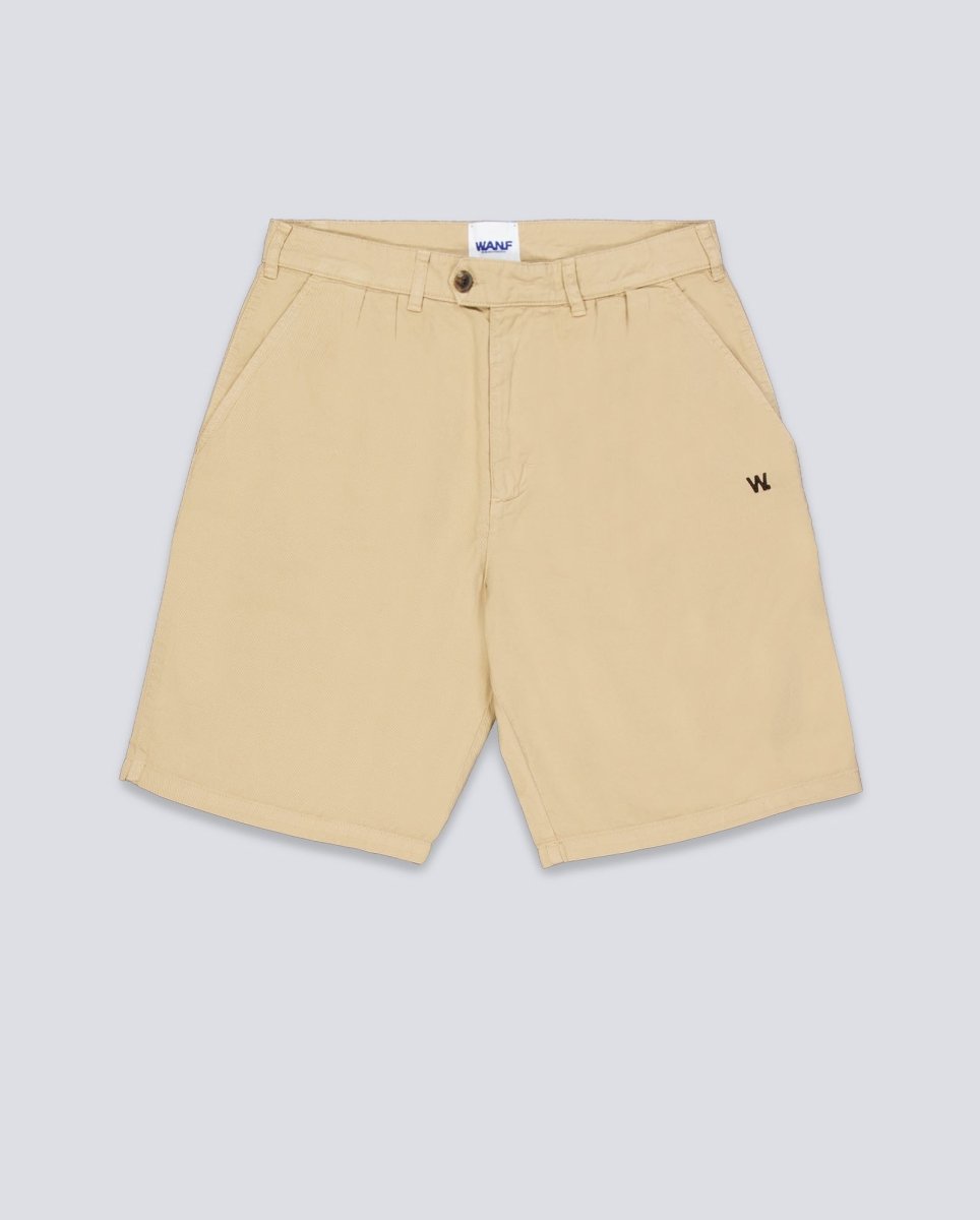 Pantalón Corto We Are Not Friends Pleat Chino Beige Hombre WANFSS25-44
