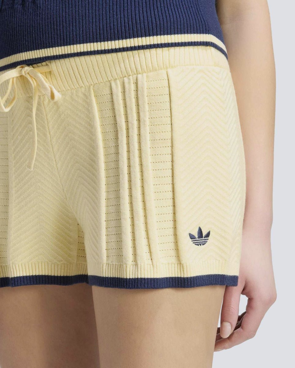 Short Adidas Punto Trenzado Beige Mujer KR7052