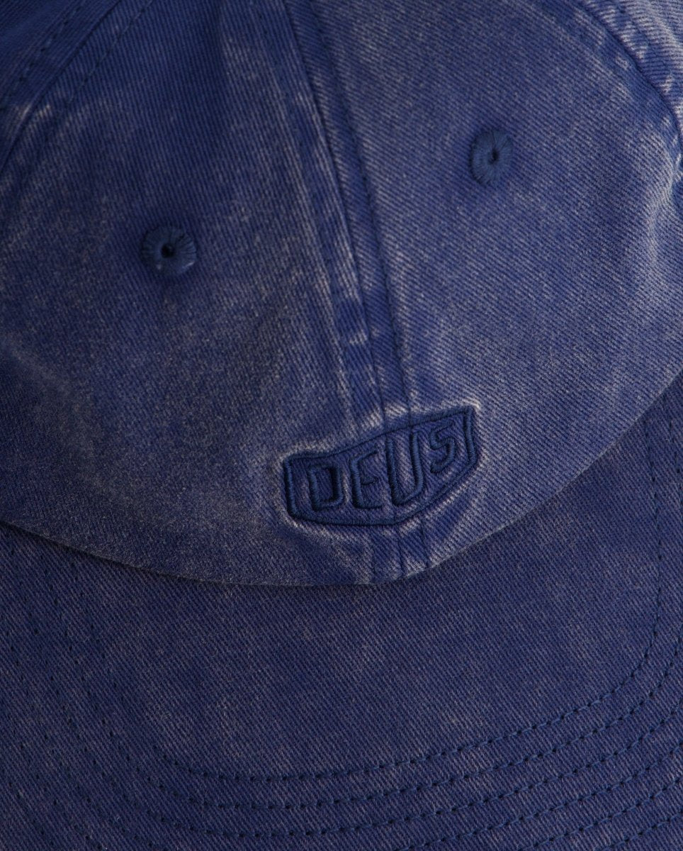 Gorra Deus Shield Garment Dyed Dad Azul Unisex