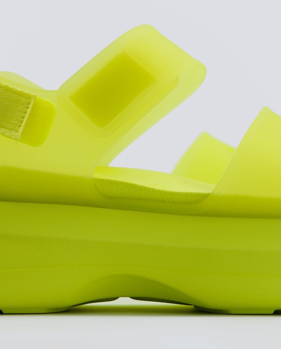 Crocs Soho Frosted Y Strap Amarillo Mujer