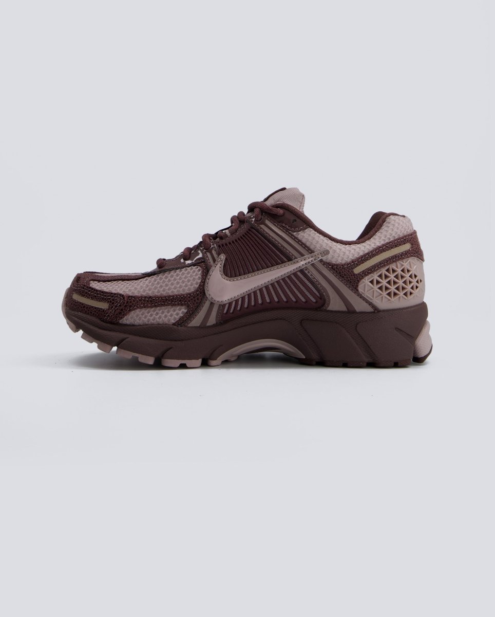 Nike Zoom Vomero 5 Burdeos Mujer