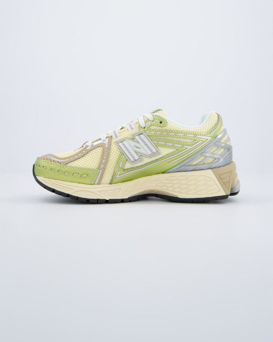 New Balance Yellow Parchment Mujer
