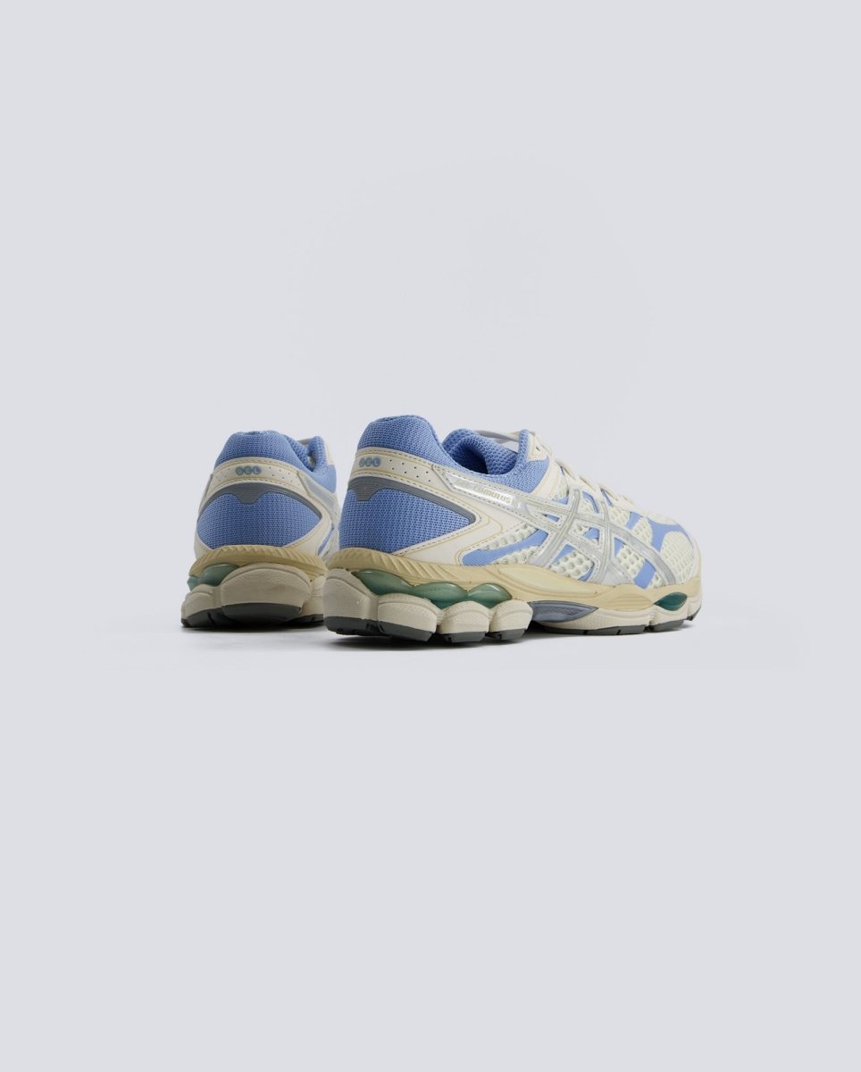 Asics Gel Cumulus 16 Azul Y Beige Mujer