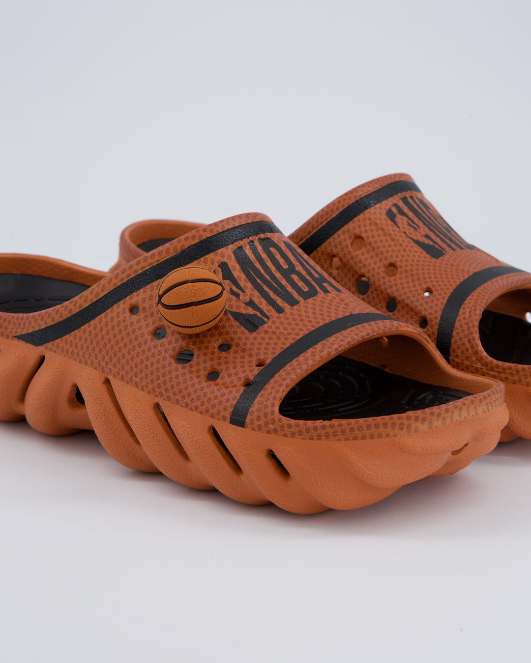 Crocs x NBA Echo Slide Naranja Hombre