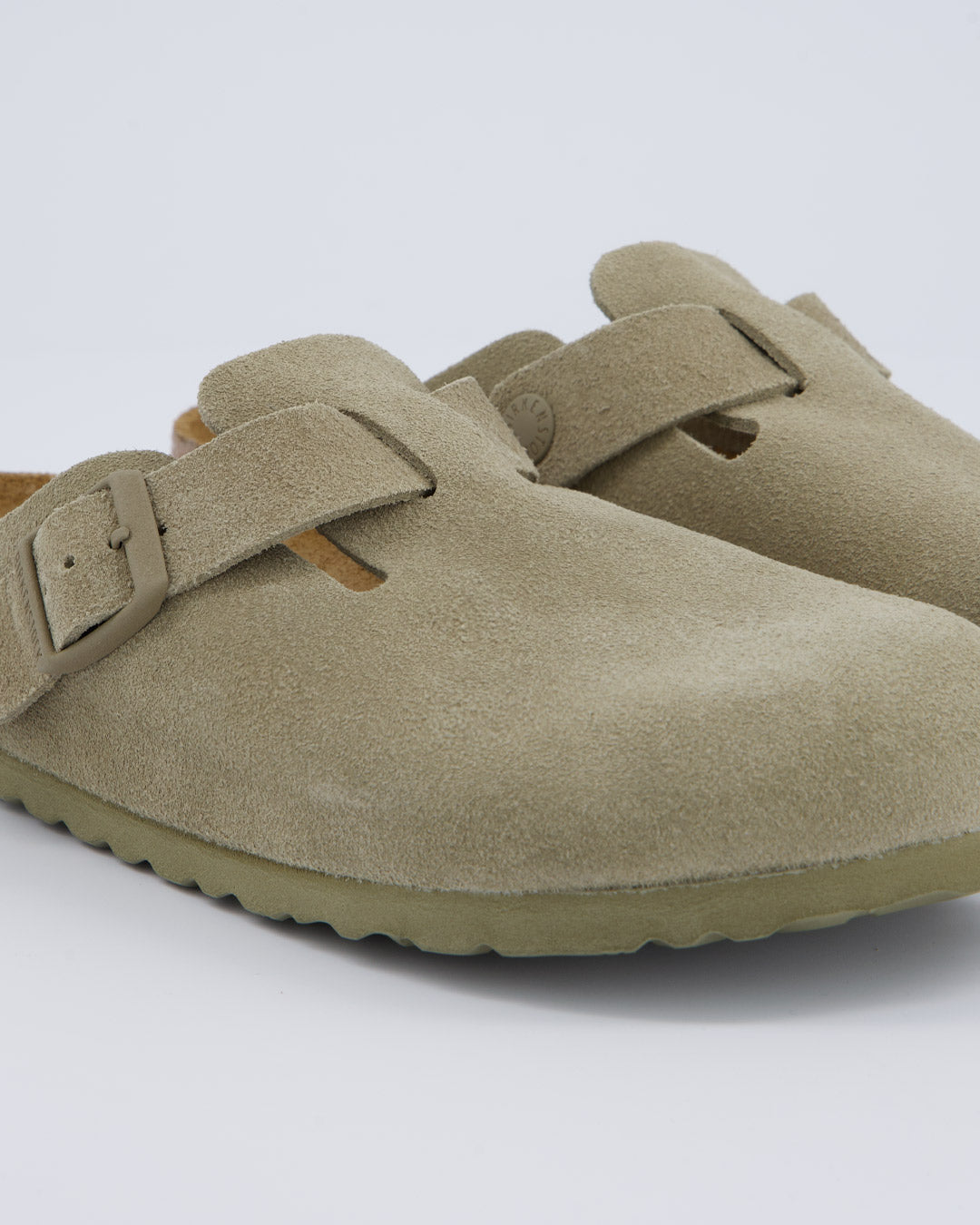 Birkenstock Boston Suede Caqui Claro Mujer Zuecos