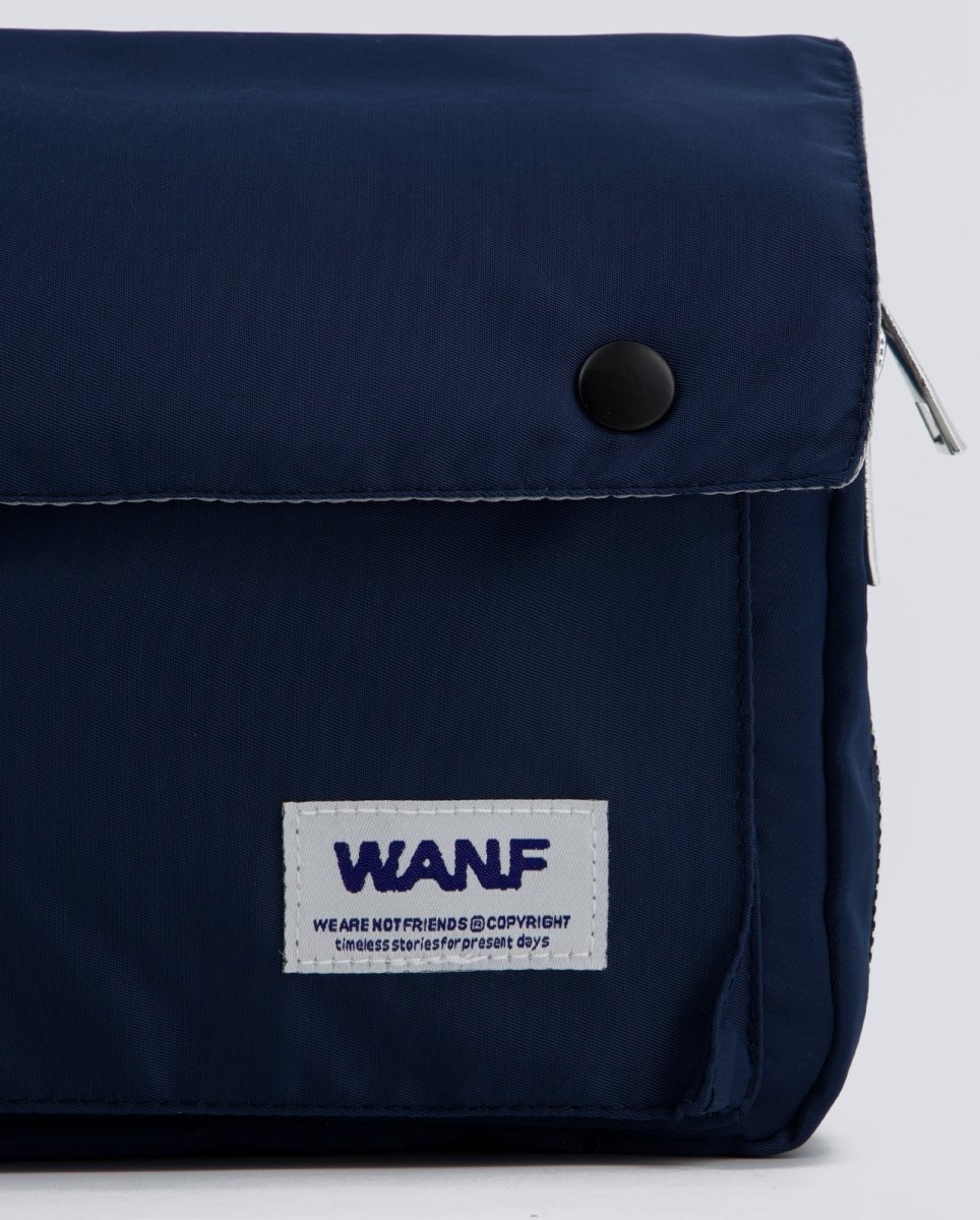 Bolso We Are Not Friends Utility Cross Negro Unisex WANFFW25-19