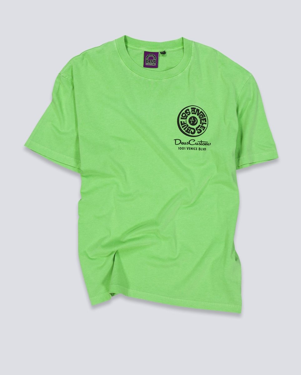 Camiseta Deus Los Angeles Address Verde Unisex D261MTS574