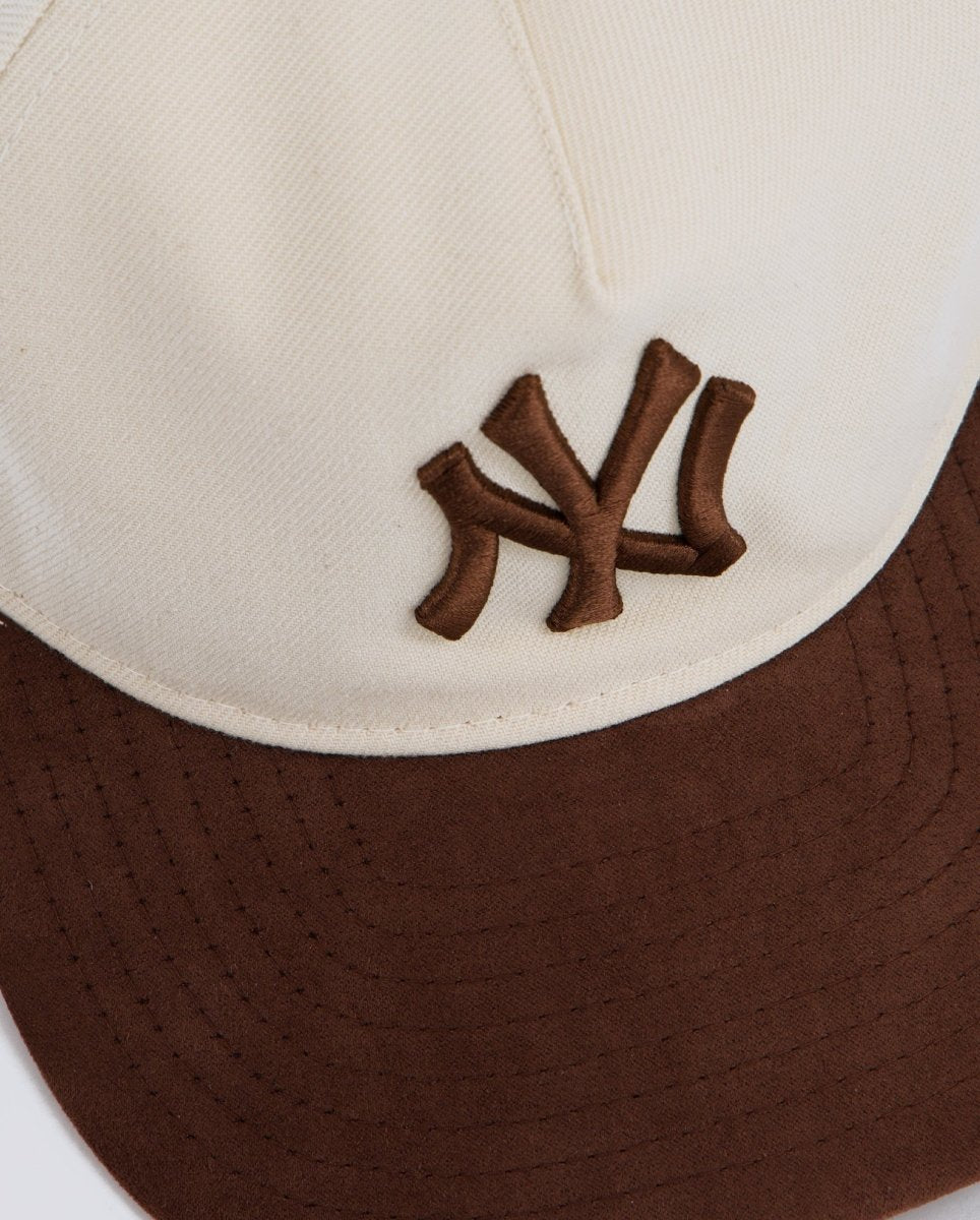 Gorra New Era MLB Suede Yankees 9FIFTY Beige Hombre 60771819
