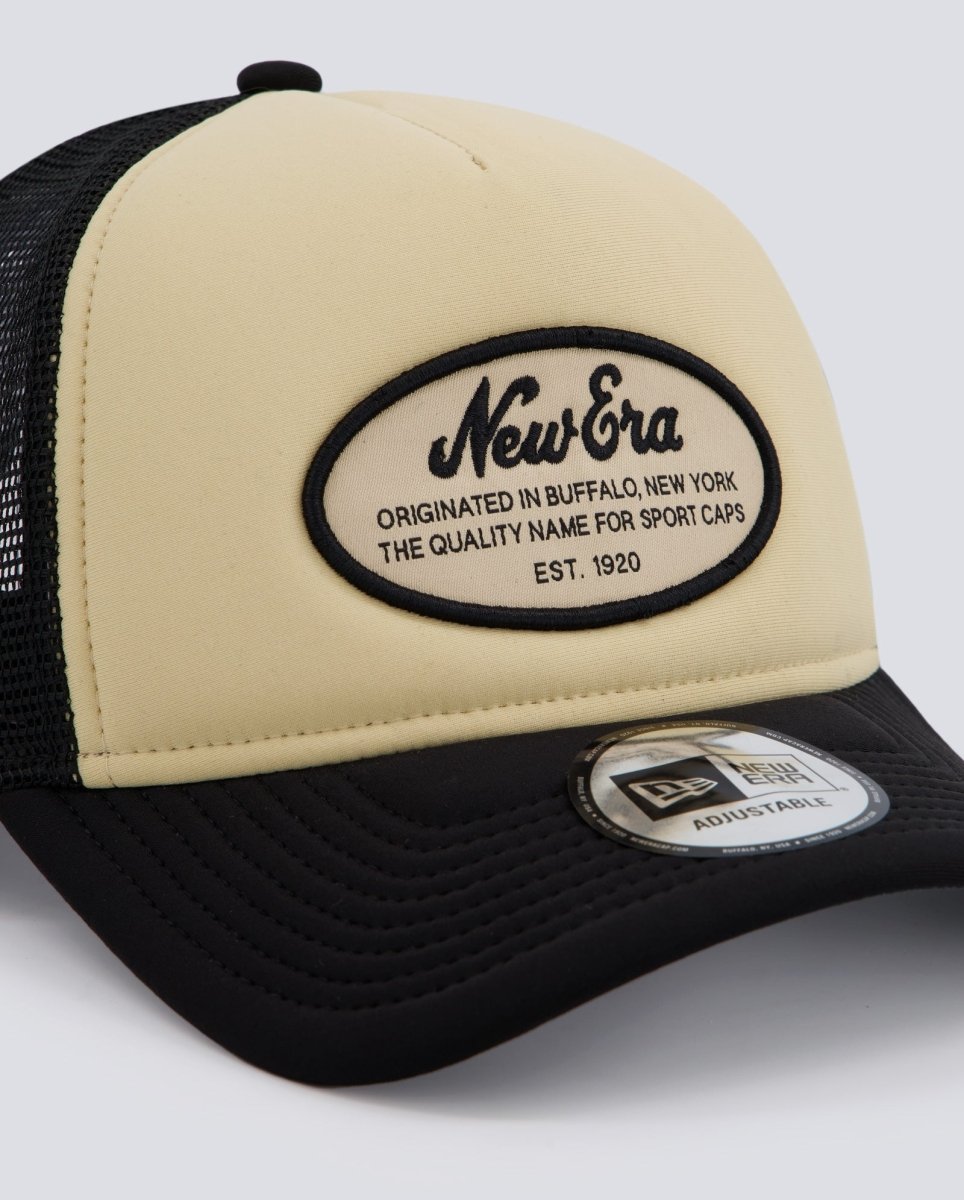 Gorra New Era Oval Patch Suede Trucker Negro Unisex 60691103