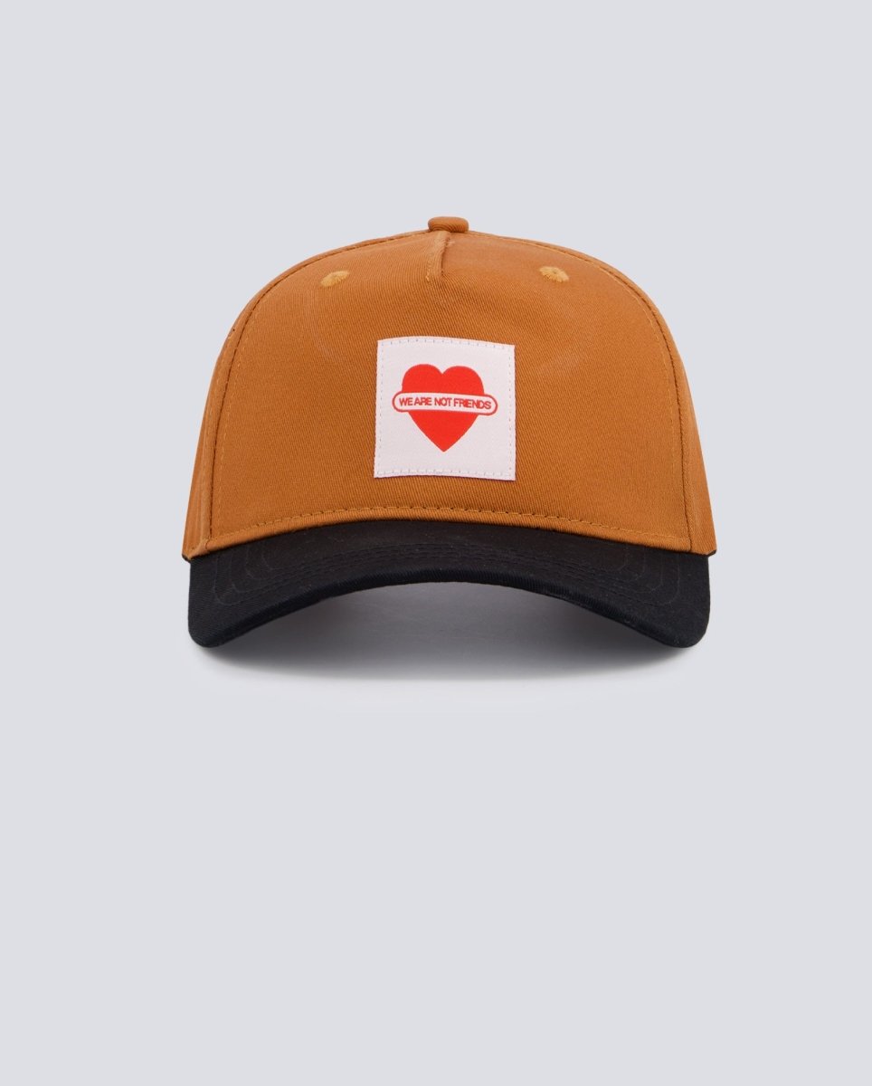 Gorra We Are Not Friends Union Heart Marrón Y Negro Unisex