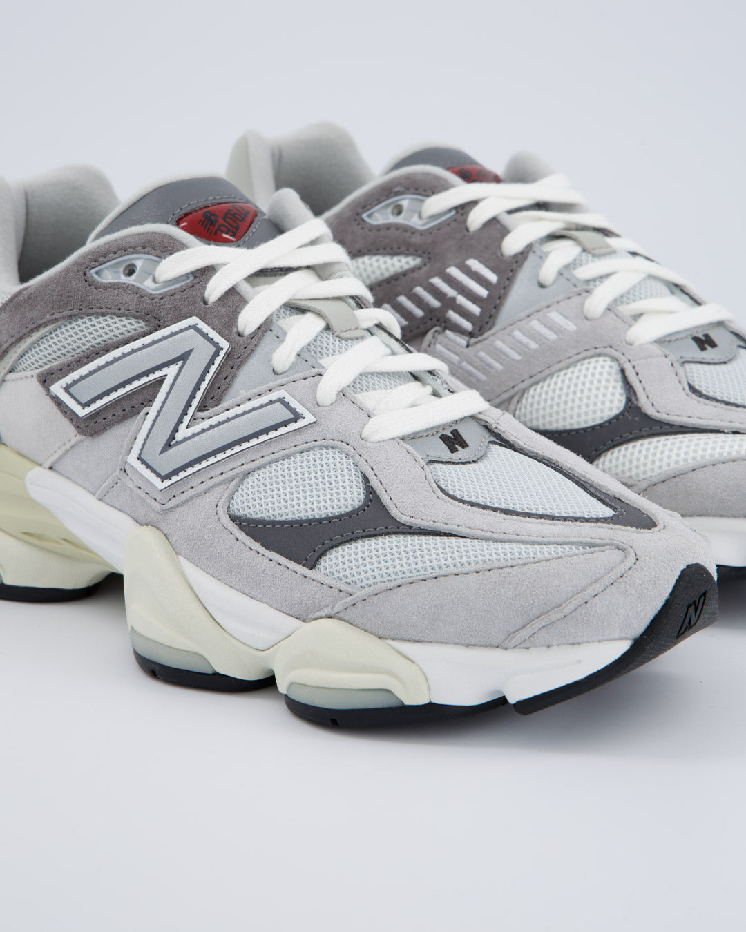 New Balance 9060 Gris Y Blanco Hombre Zapatillas