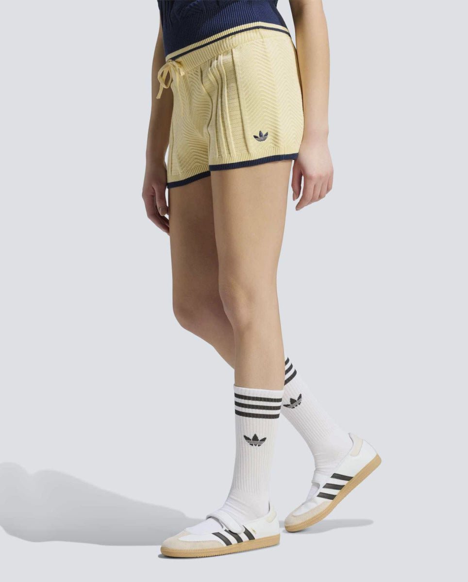 Short Adidas Punto Trenzado Beige Mujer KR7052